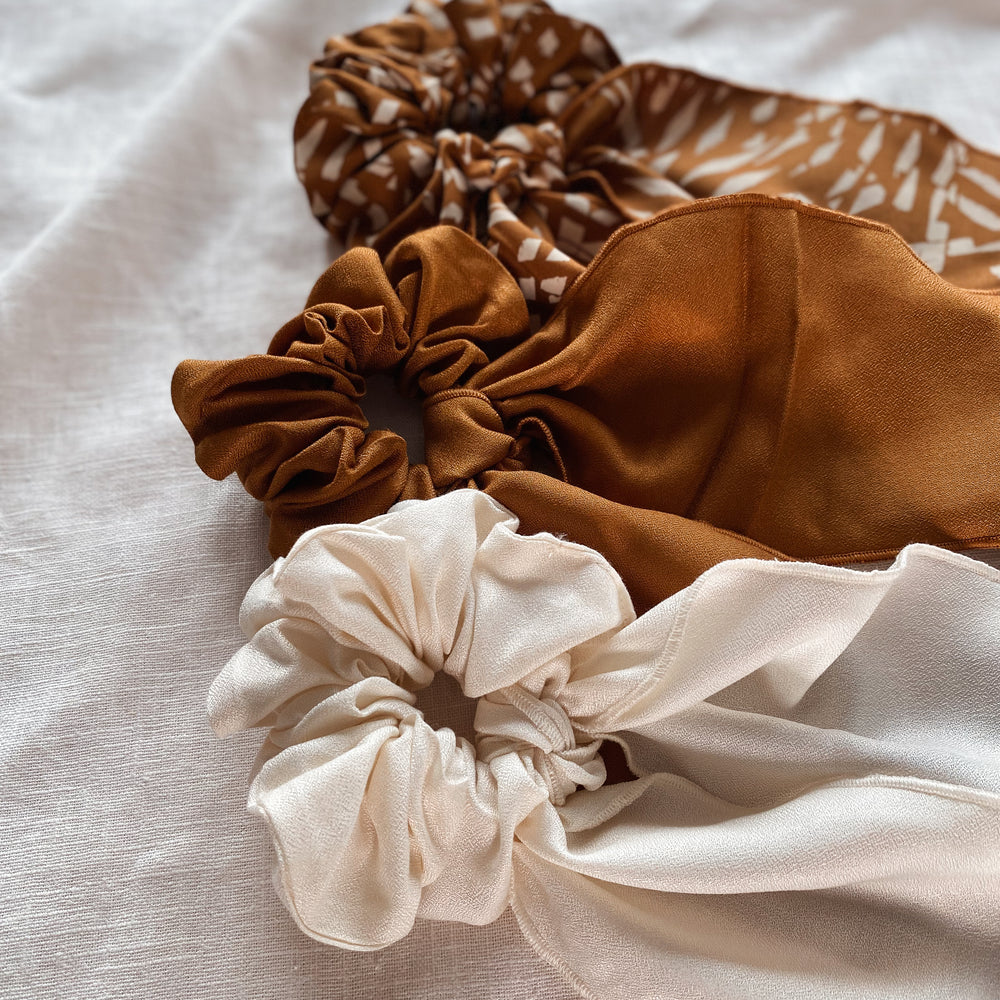 
                      
                        Wide viscose scrunchie + bow
                      
                    