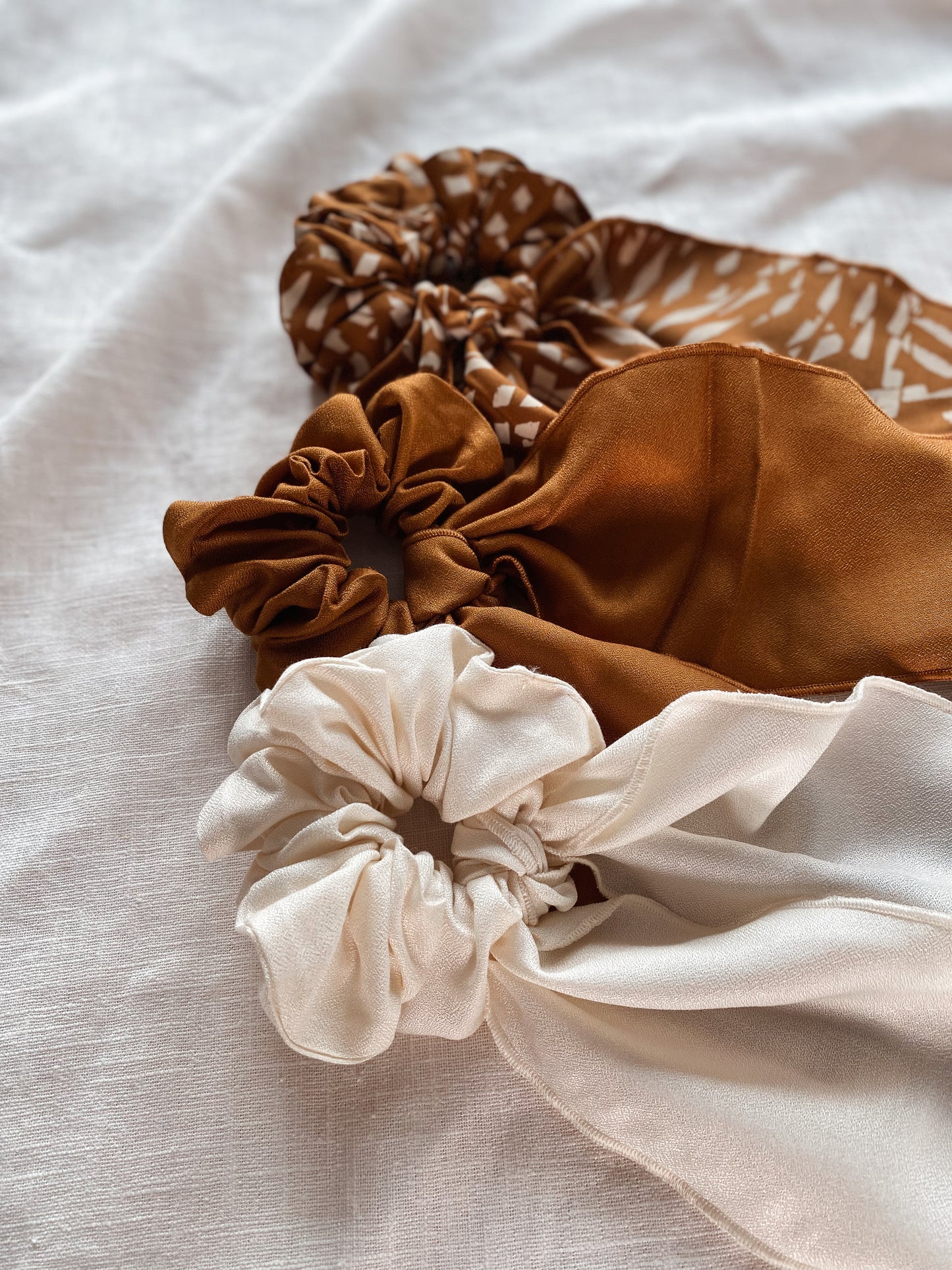 Wide viscose scrunchie + bow