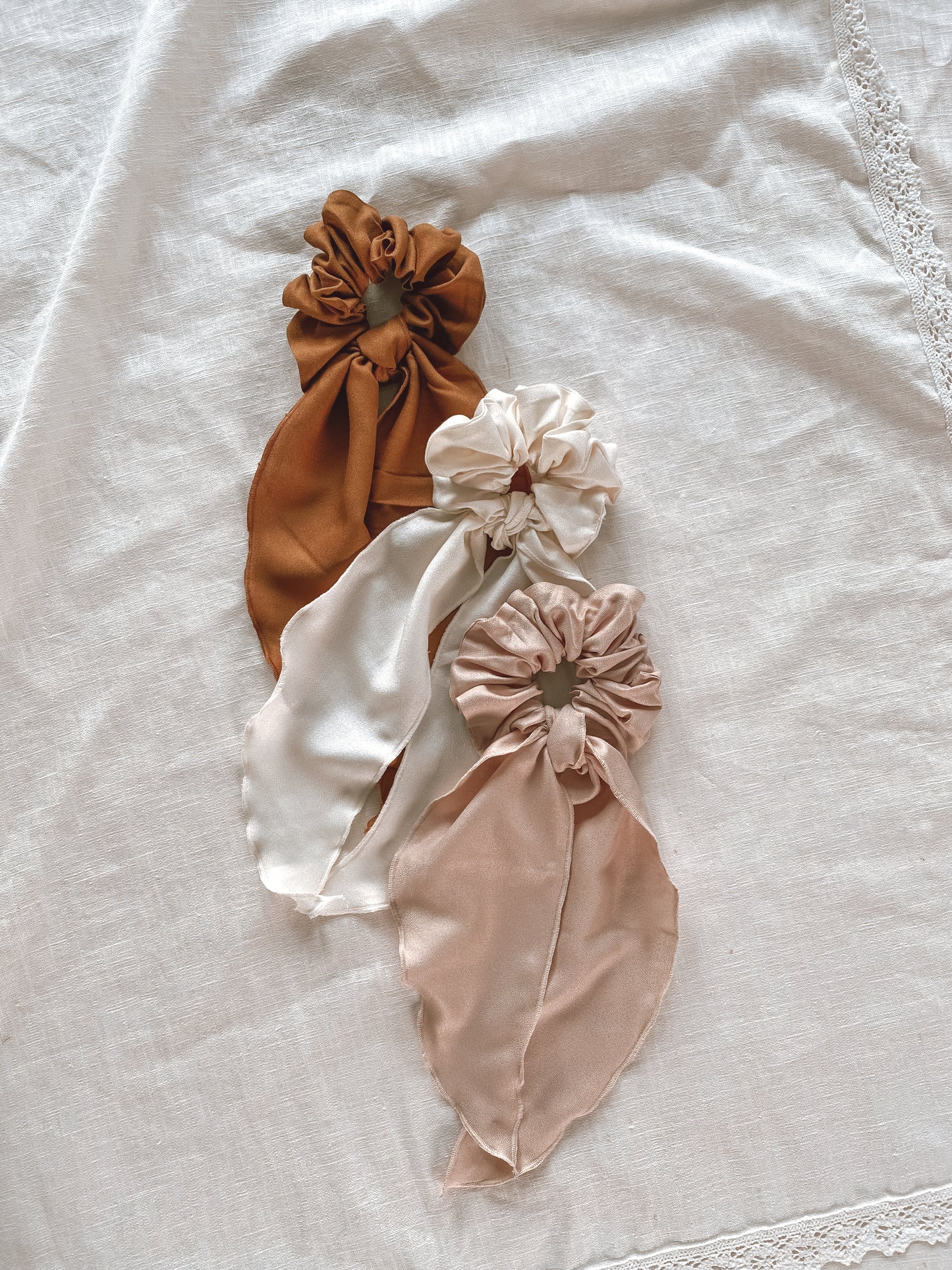 Wide viscose scrunchie + bow