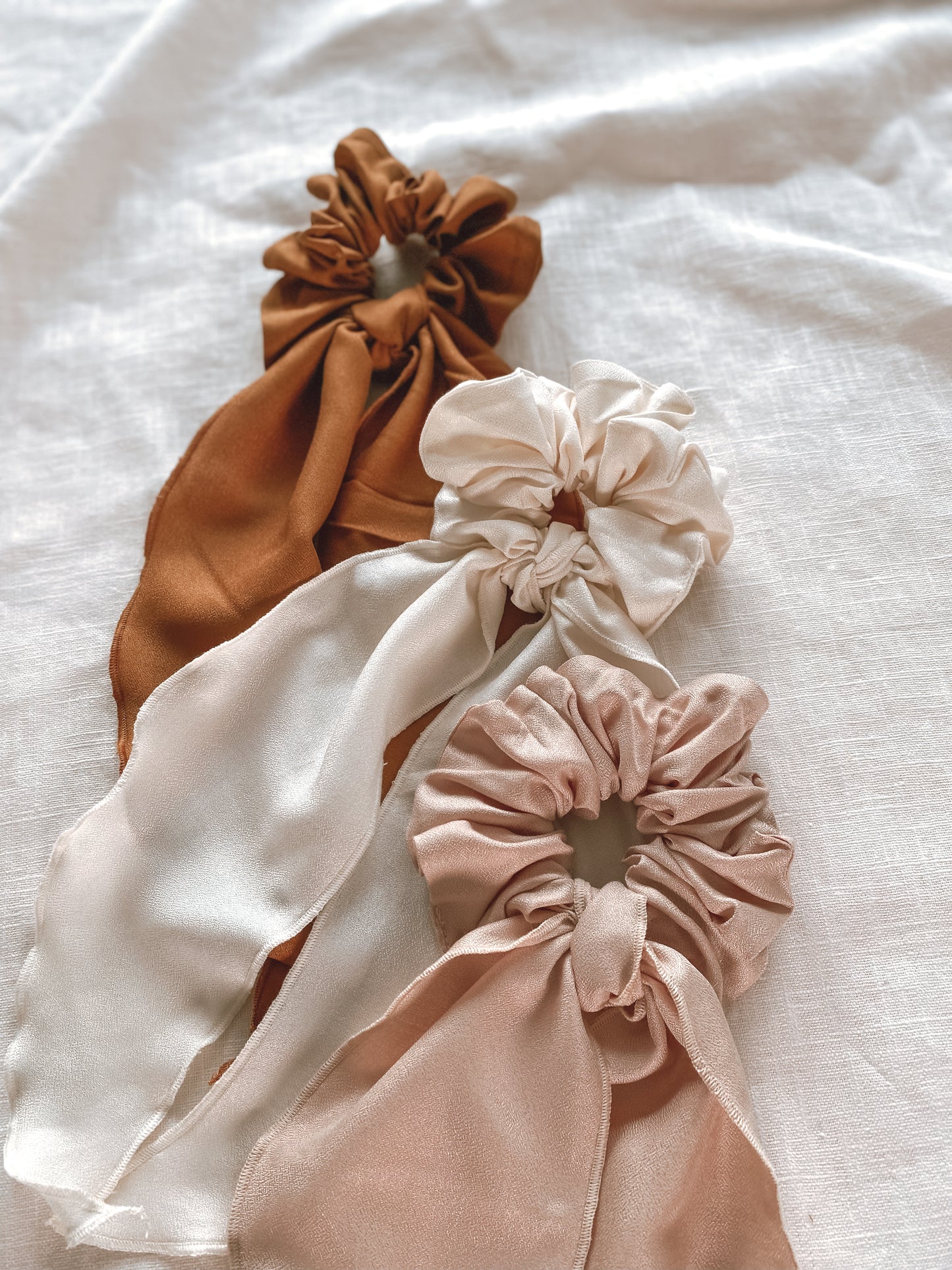 Wide viscose scrunchie + bow