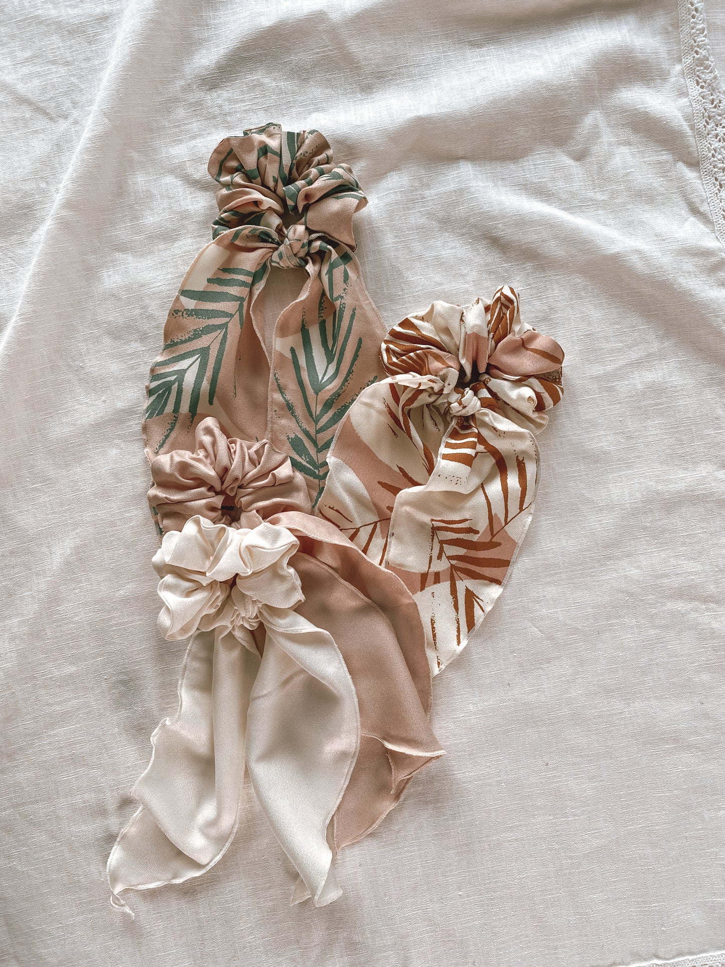 Wide viscose scrunchie + bow