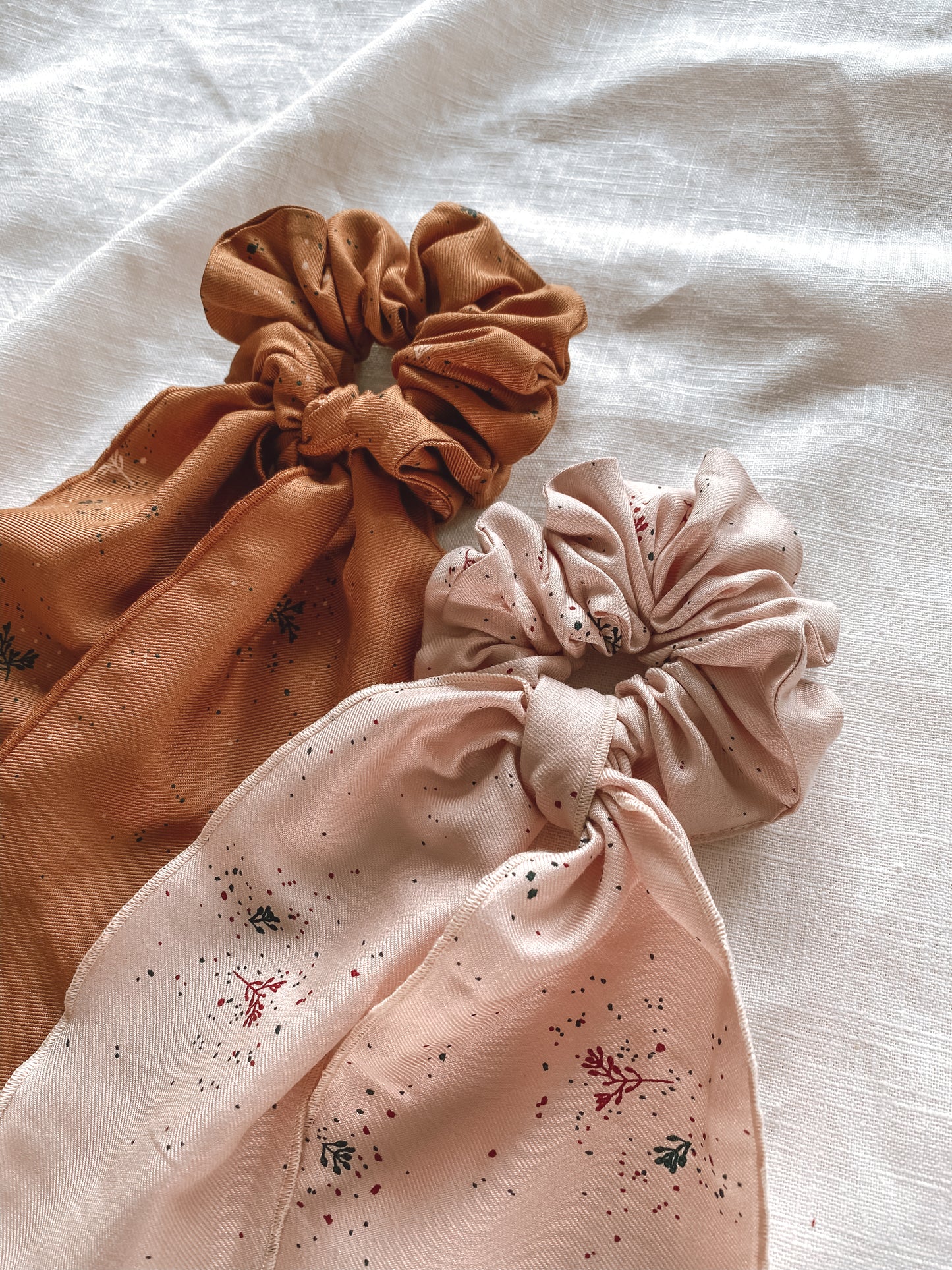 Wide viscose scrunchie + bow