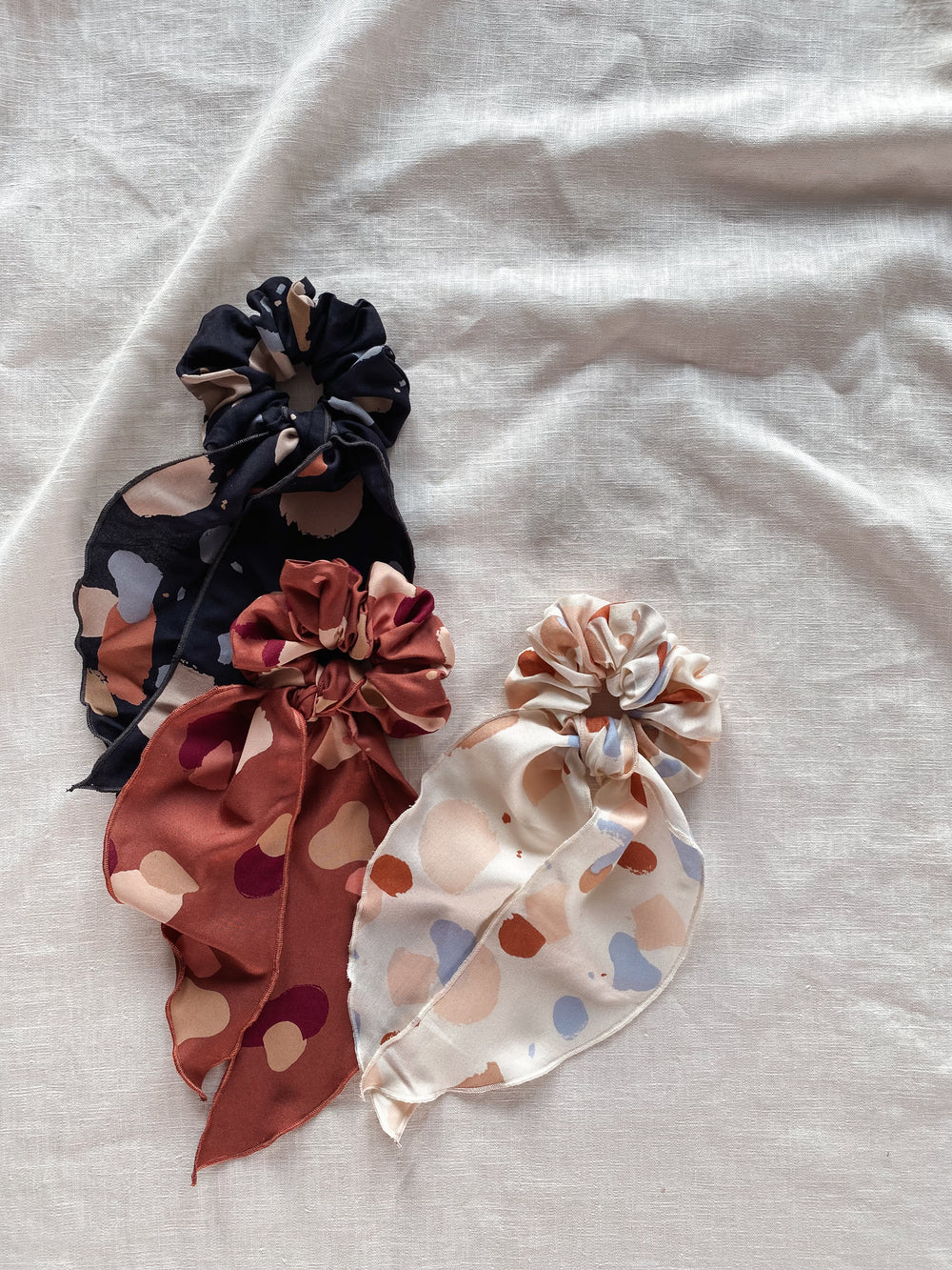 Wide viscose scrunchie + bow