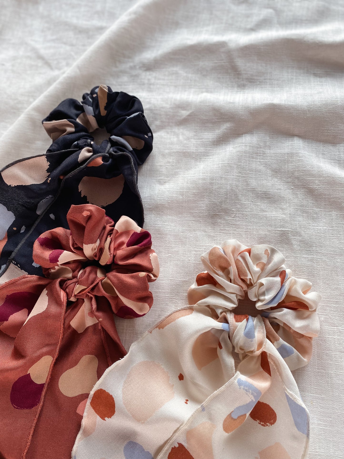 Wide viscose scrunchie + bow