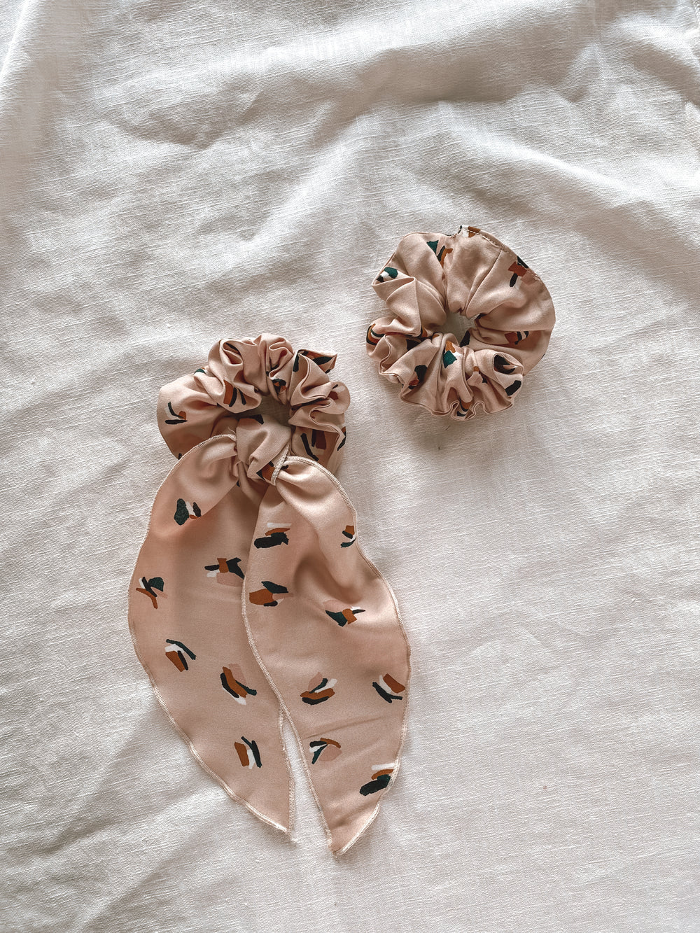 Wide viscose scrunchie + bow