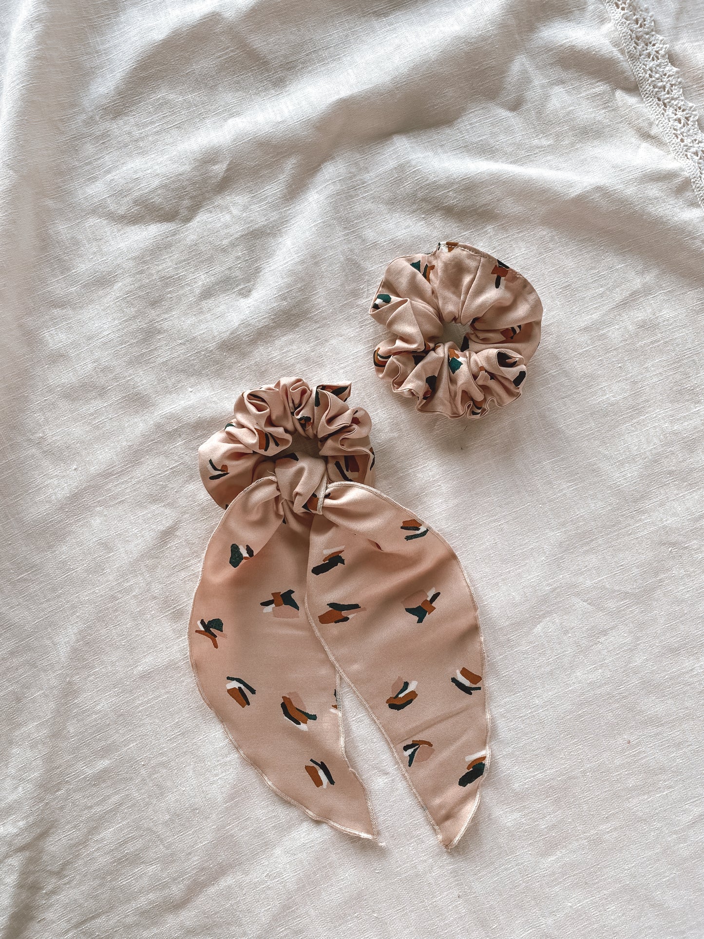 Wide viscose scrunchie + bow