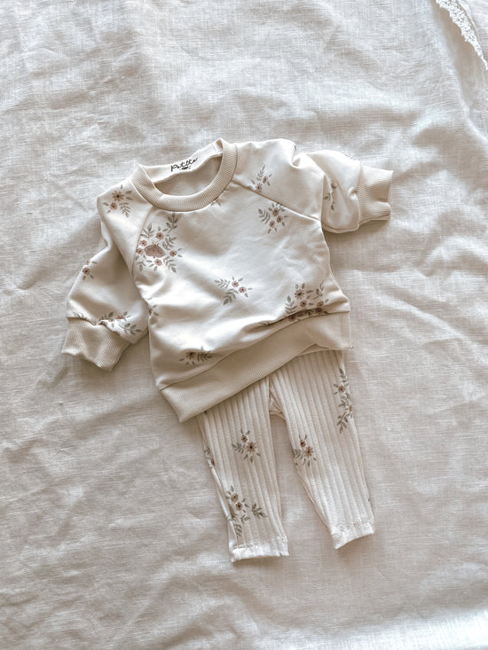 Baby leggings / delicate vintage floral