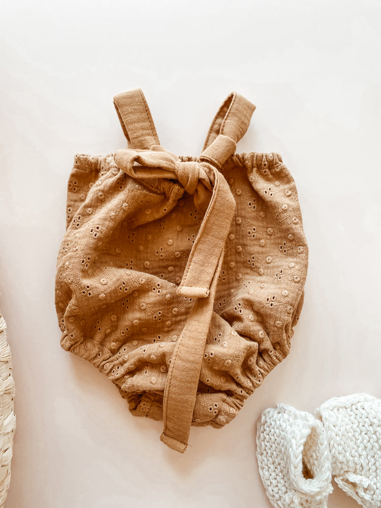 Lori embroidered muslin romper / caramel