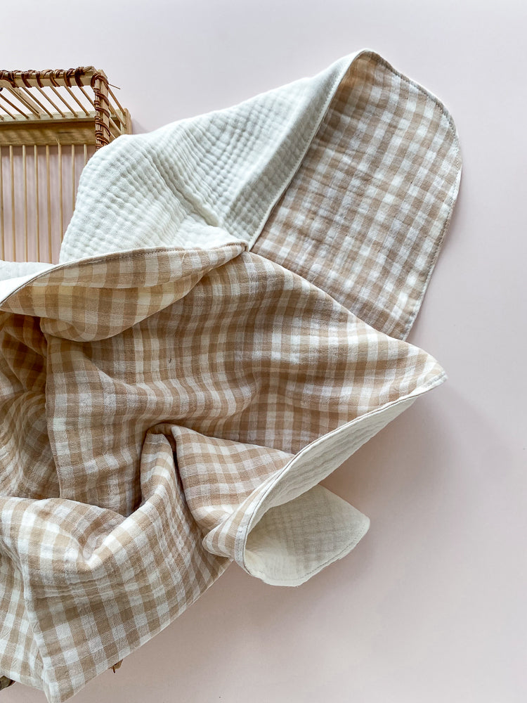 Muslin blanket / little checkers