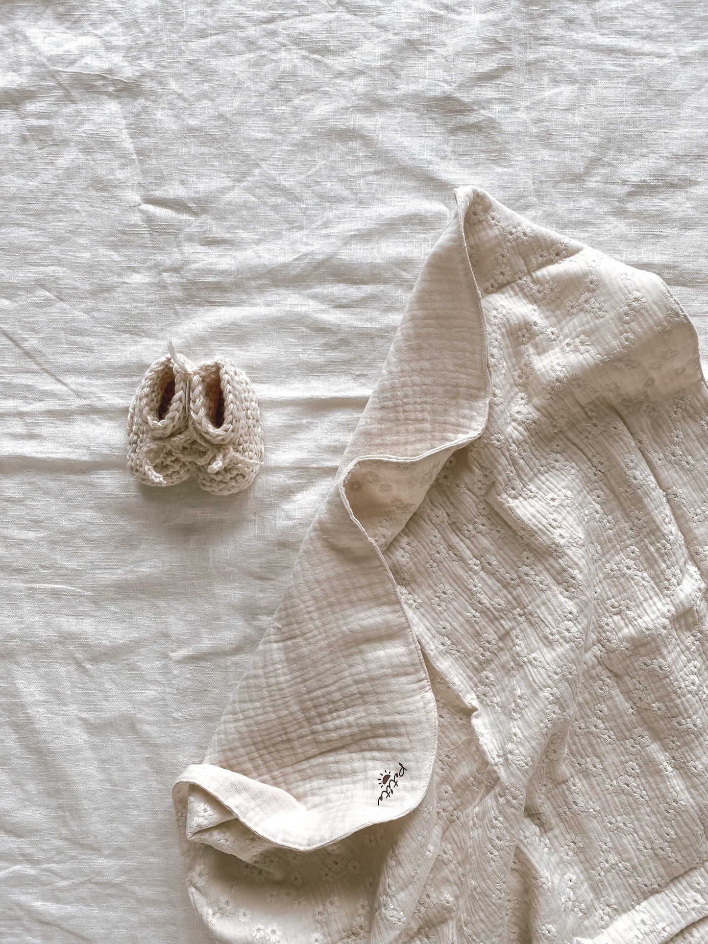 Muslin blanket / Embroidered ecru