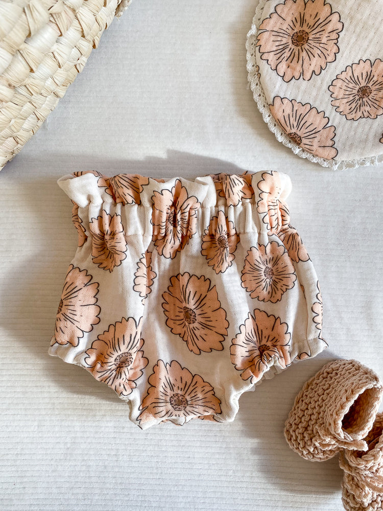 
                      
                        Muslin bloomers / caramel flowers
                      
                    