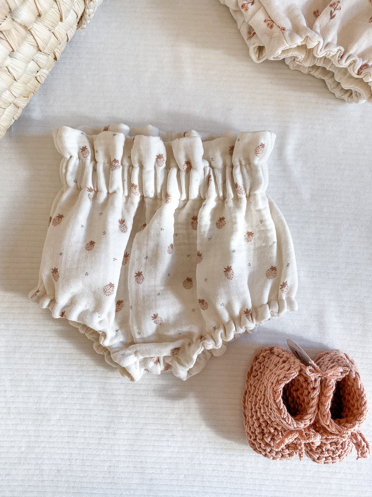 Muslin bloomers / strawberries