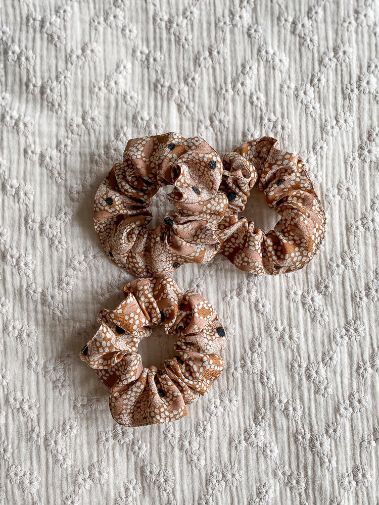 Viscose scrunchie / Lucie tan