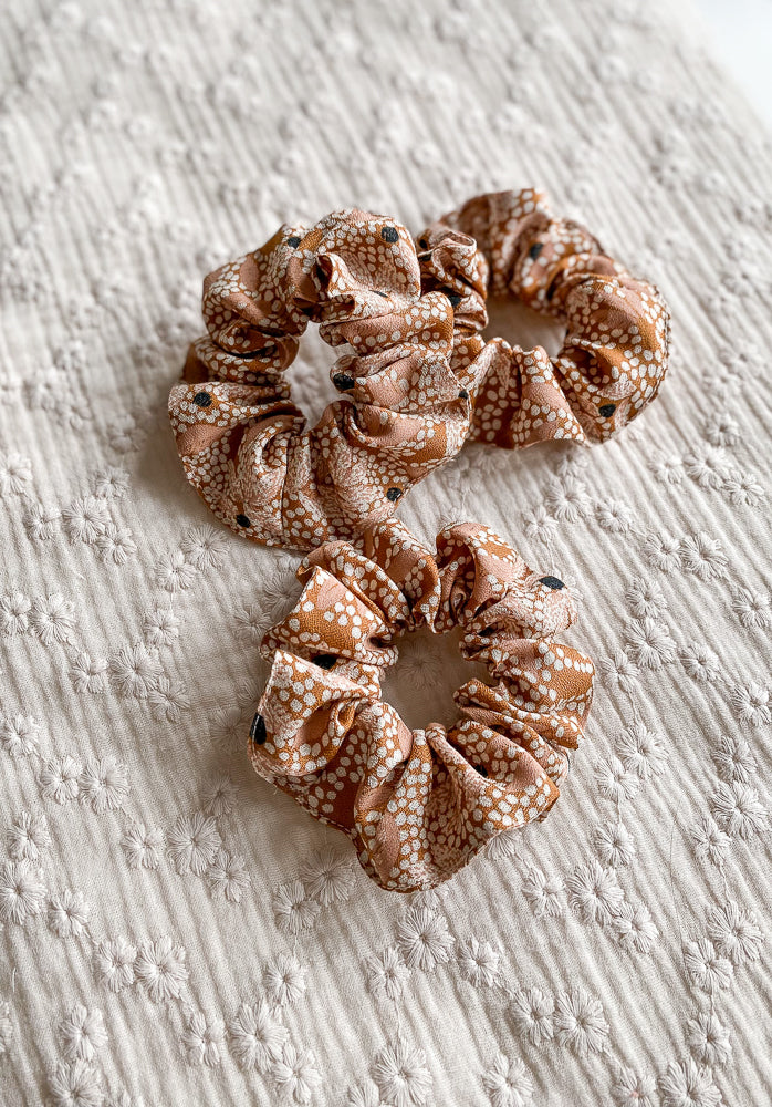 Viscose scrunchie / Lucie tan