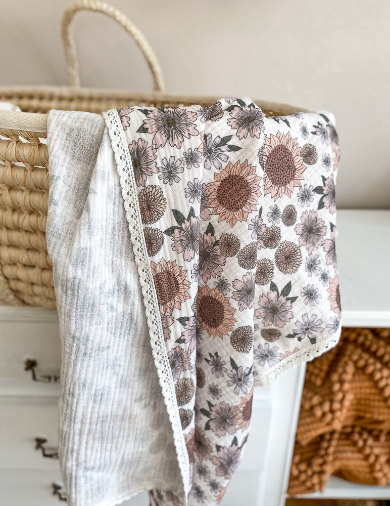 Muslin swaddle / dahlias + lace