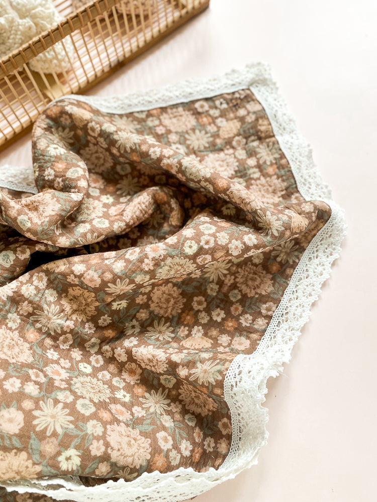 Load image into Gallery viewer, Muslin swaddle / vintage floral
