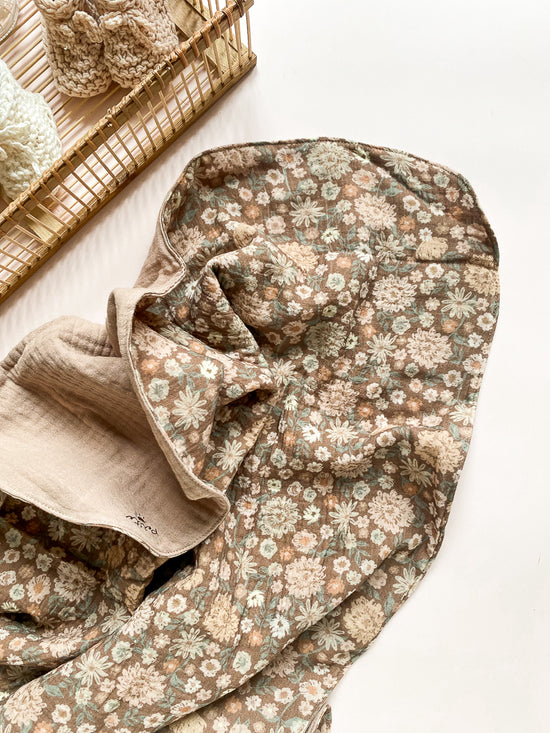 Baby blanket / vintage floral