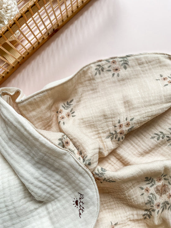 Baby blanket / delicate vintage floral