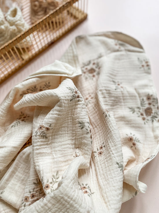 Baby blanket / delicate vintage floral