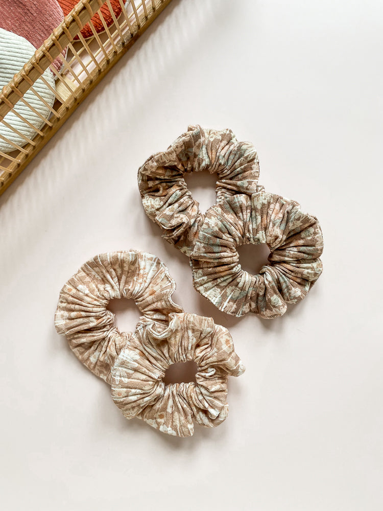 Cotton Scrunchie / vintage floral