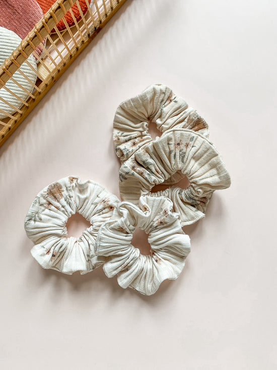 Cotton Scrunchie / delicate vintage floral