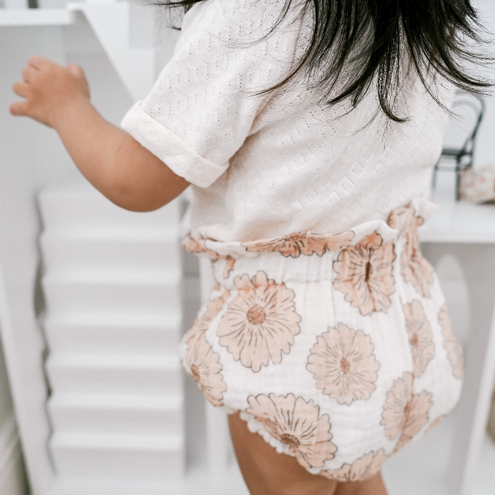 
                      
                        Muslin bloomers / caramel flowers
                      
                    