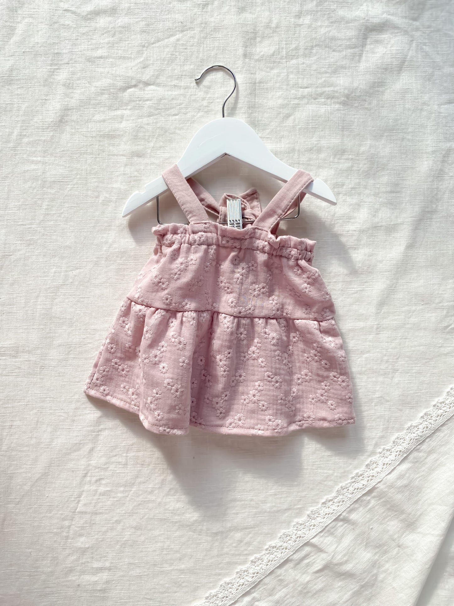 Load image into Gallery viewer, Baby dress / embroidered muslin - blush
