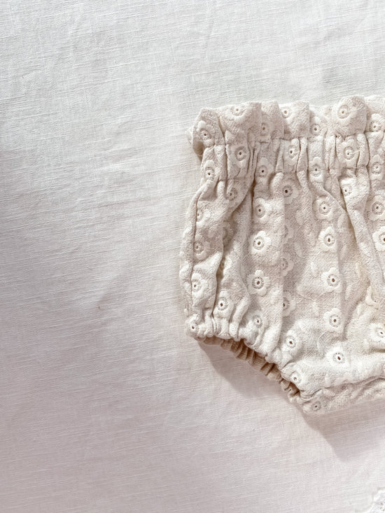 Bloomers / embroidered floral linen - ecru