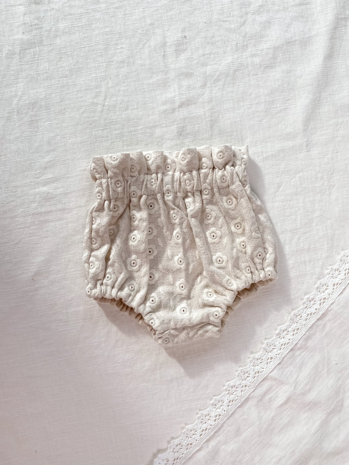 Bloomers / embroidered floral linen - ecru
