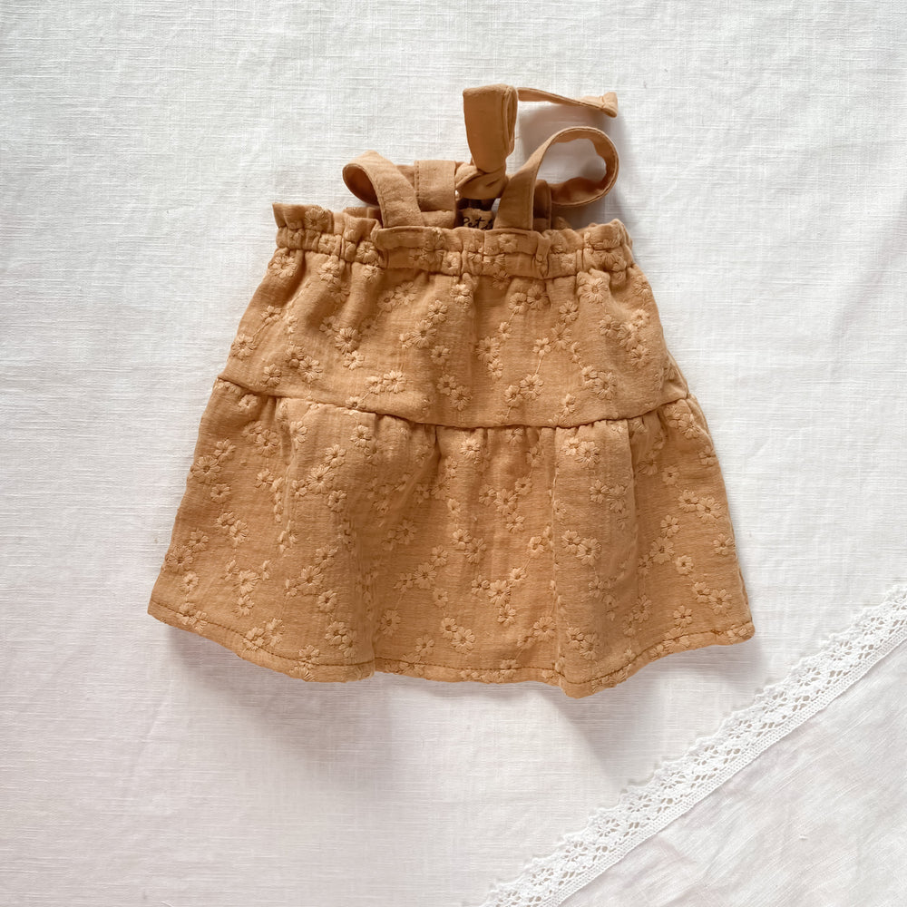 
                      
                        Baby dress / embroidered muslin - caramel
                      
                    