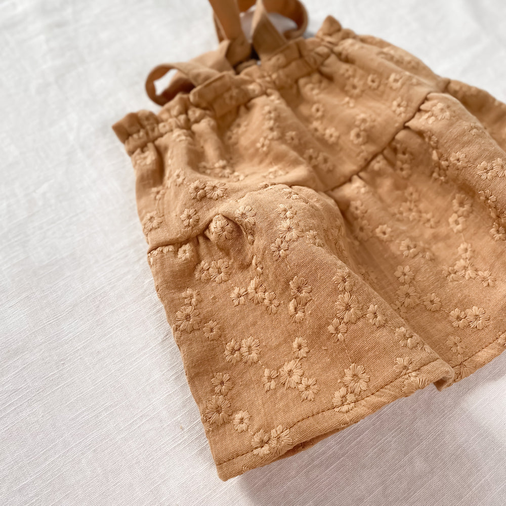 
                      
                        Baby dress / embroidered muslin - caramel
                      
                    