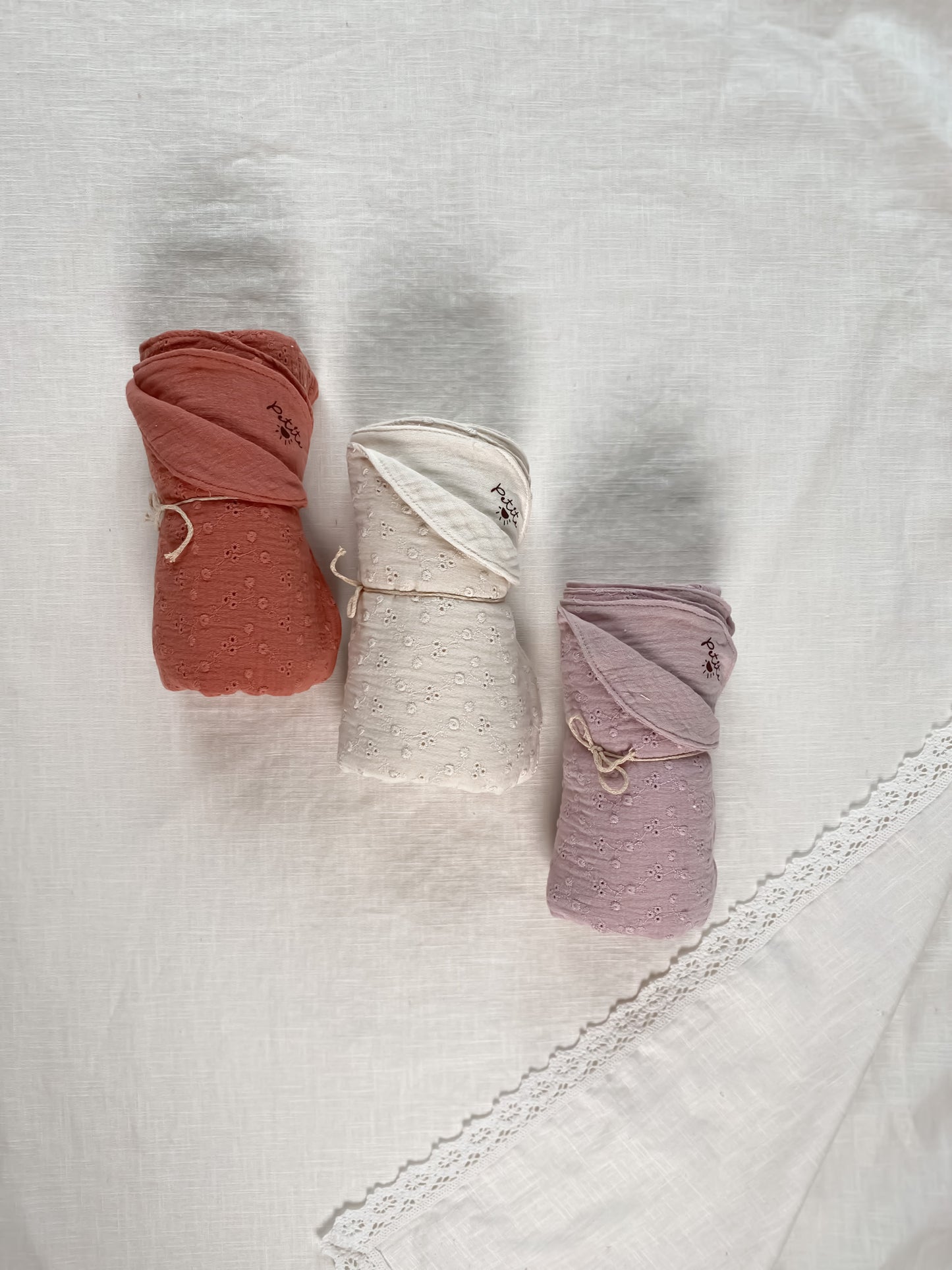 Baby blanket / Lori - embroidered muslin