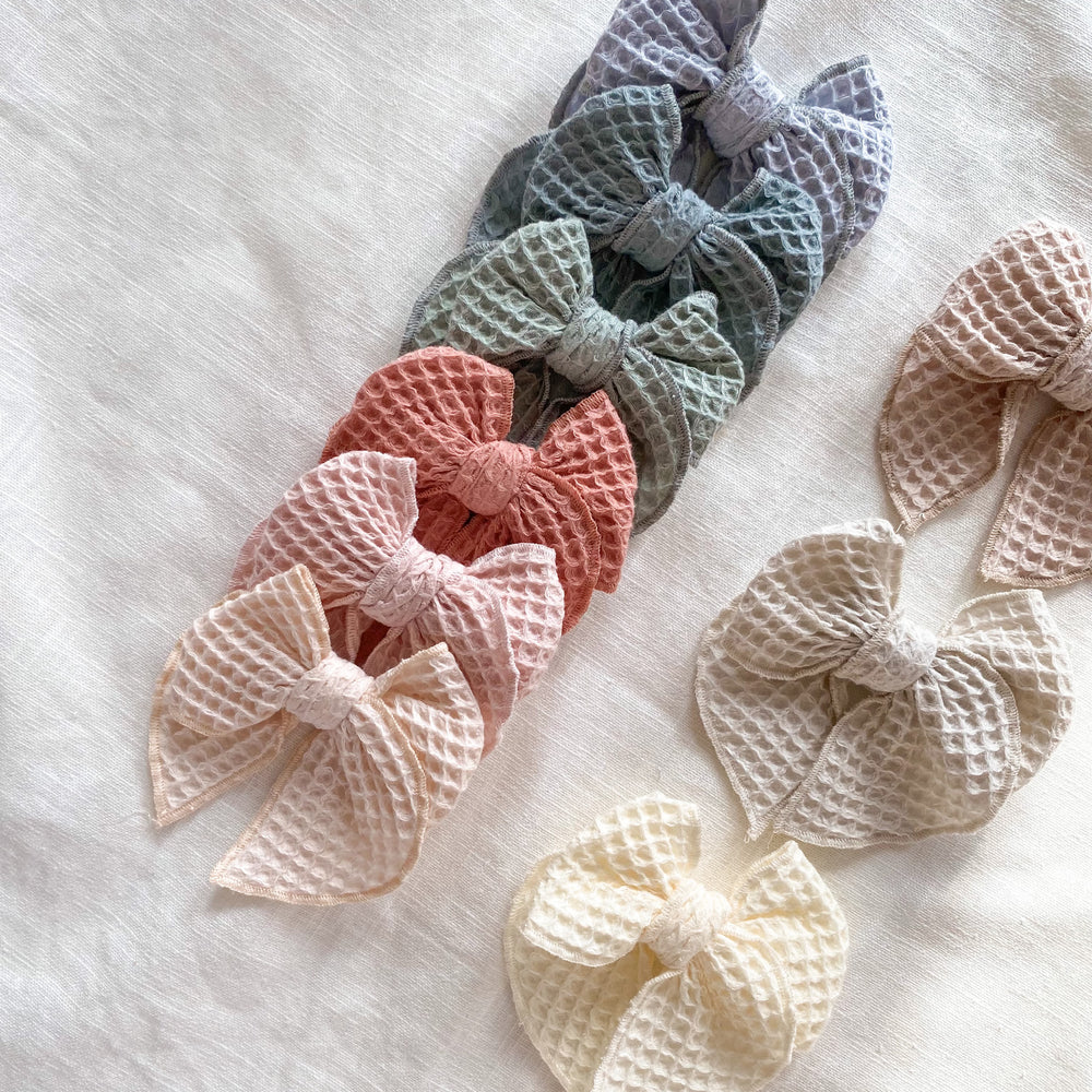 
                      
                        Bow hair clip / waffle
                      
                    
