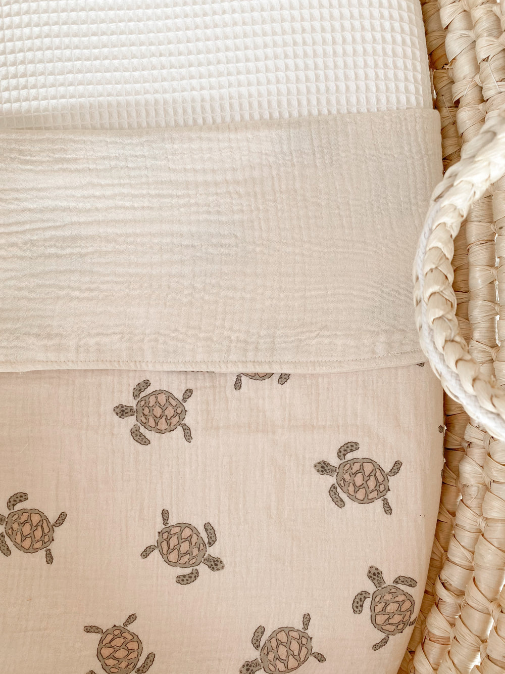 Muslin blanket / turtles