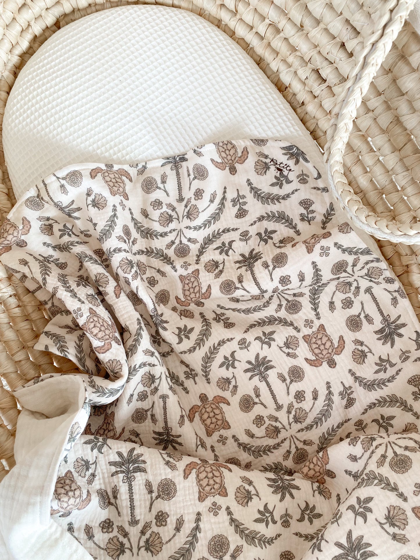 Muslin blanket / oriental turtles