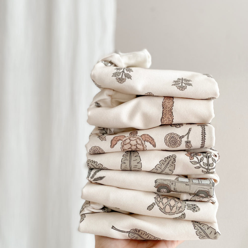 
                      
                        Baby cotton sweatshirt / leaves
                      
                    