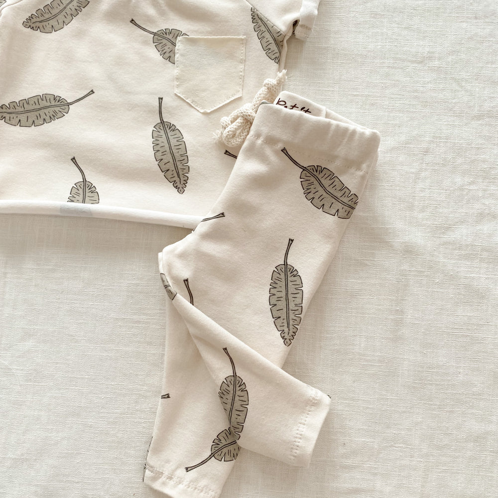 
                      
                        Baby jersey t-shirt / leaves
                      
                    