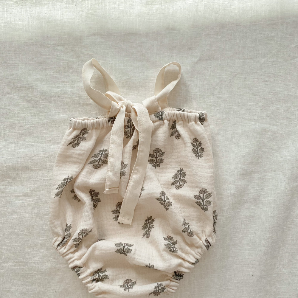 
                      
                        Muslin romper / florals
                      
                    