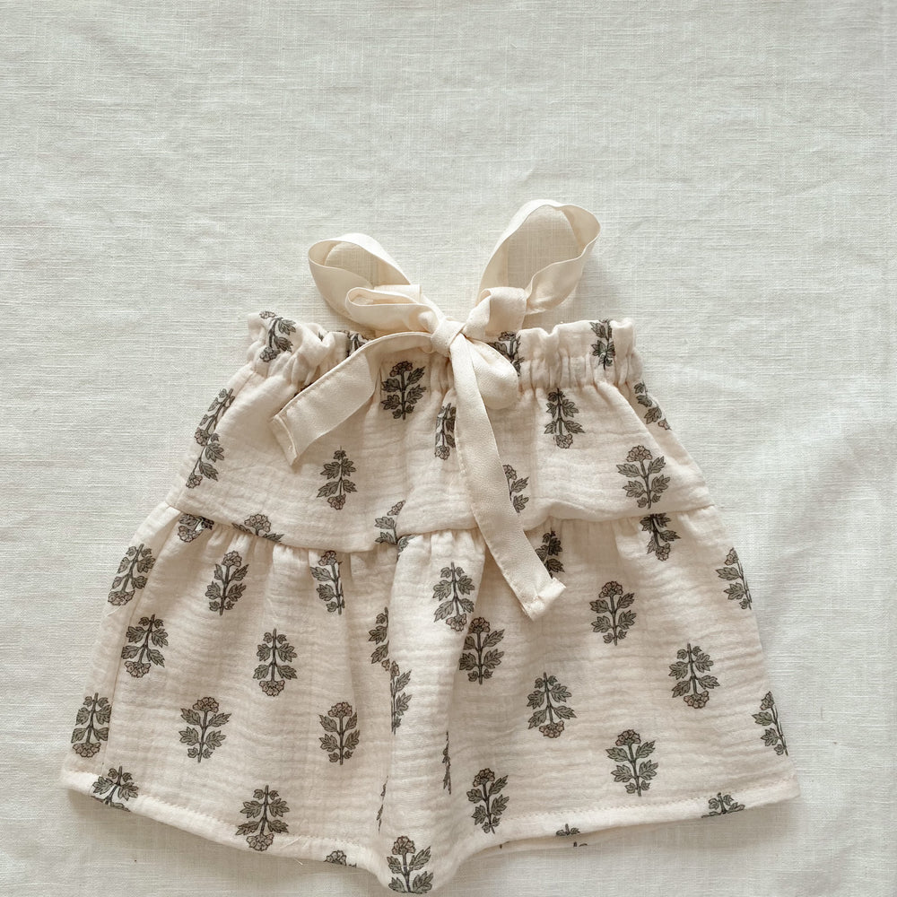 
                      
                        Baby dress / florals
                      
                    