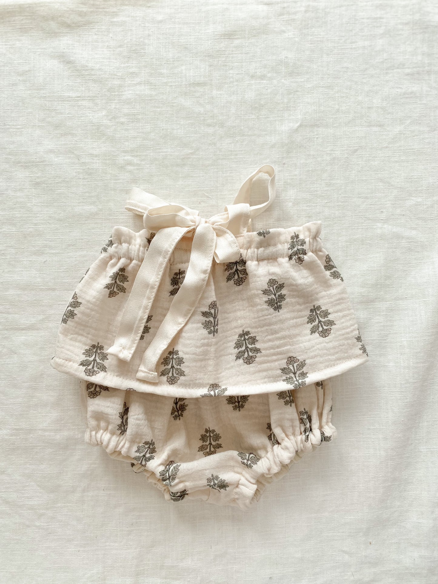 Load image into Gallery viewer, Muslin Bloomers / florals
