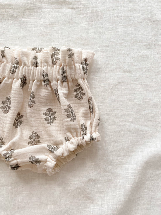 Load image into Gallery viewer, Muslin Bloomers / florals
