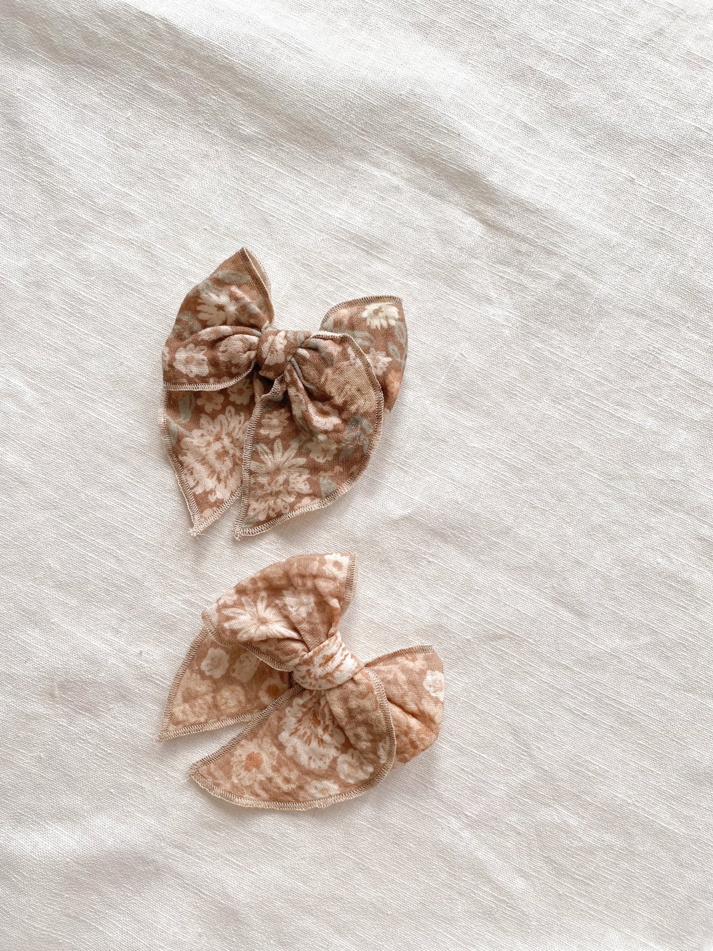 Bow hair clip / floral