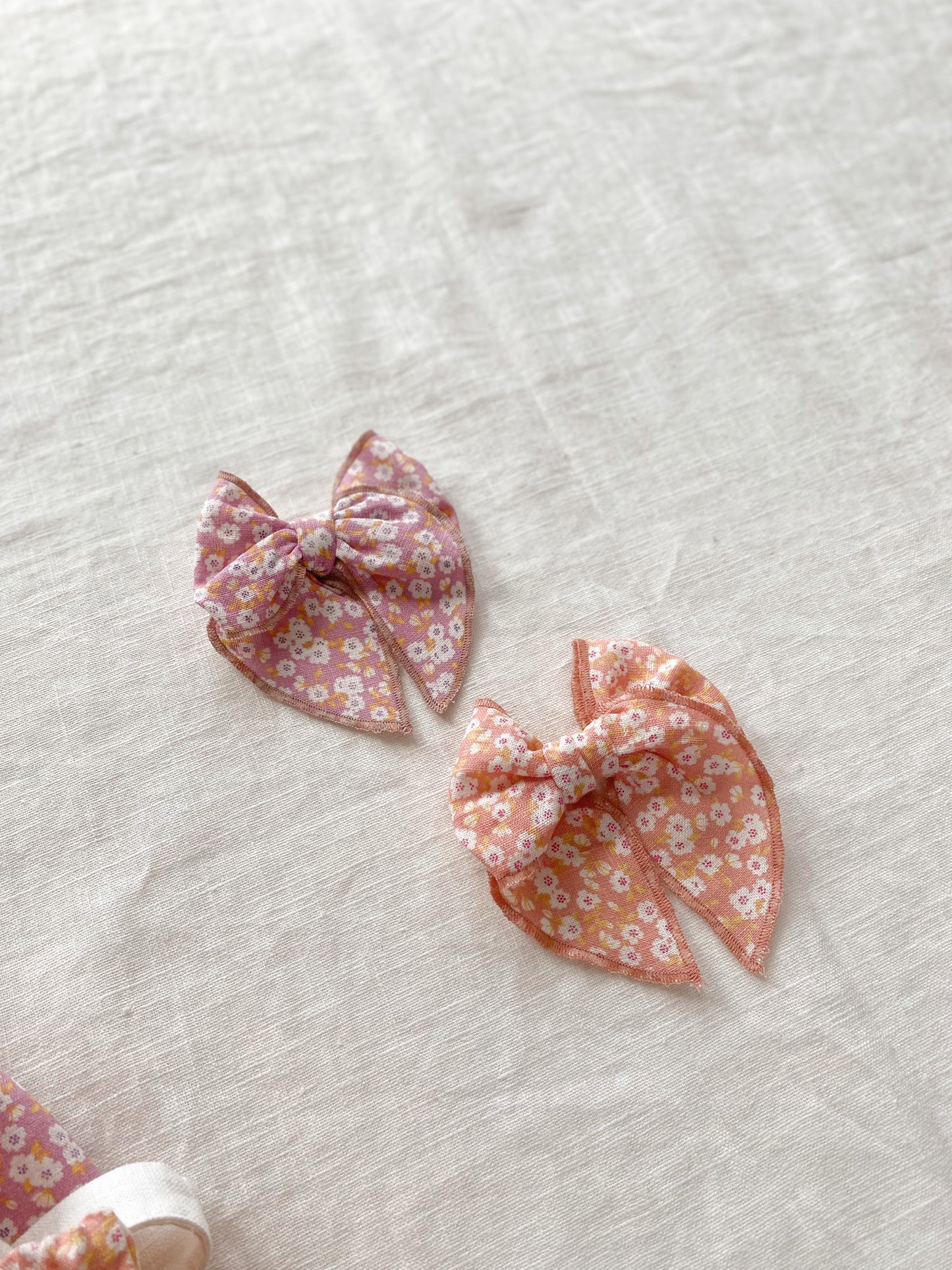 Bow hair clip / floral linen