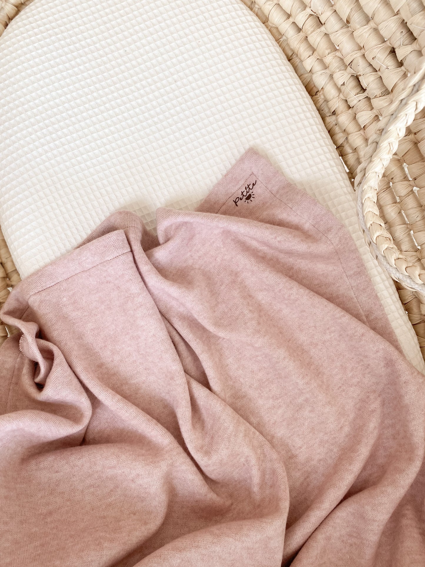 Knitted blanket / pastel