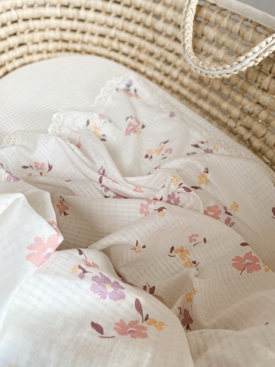 Load image into Gallery viewer, Baby swaddle / floral cotton
