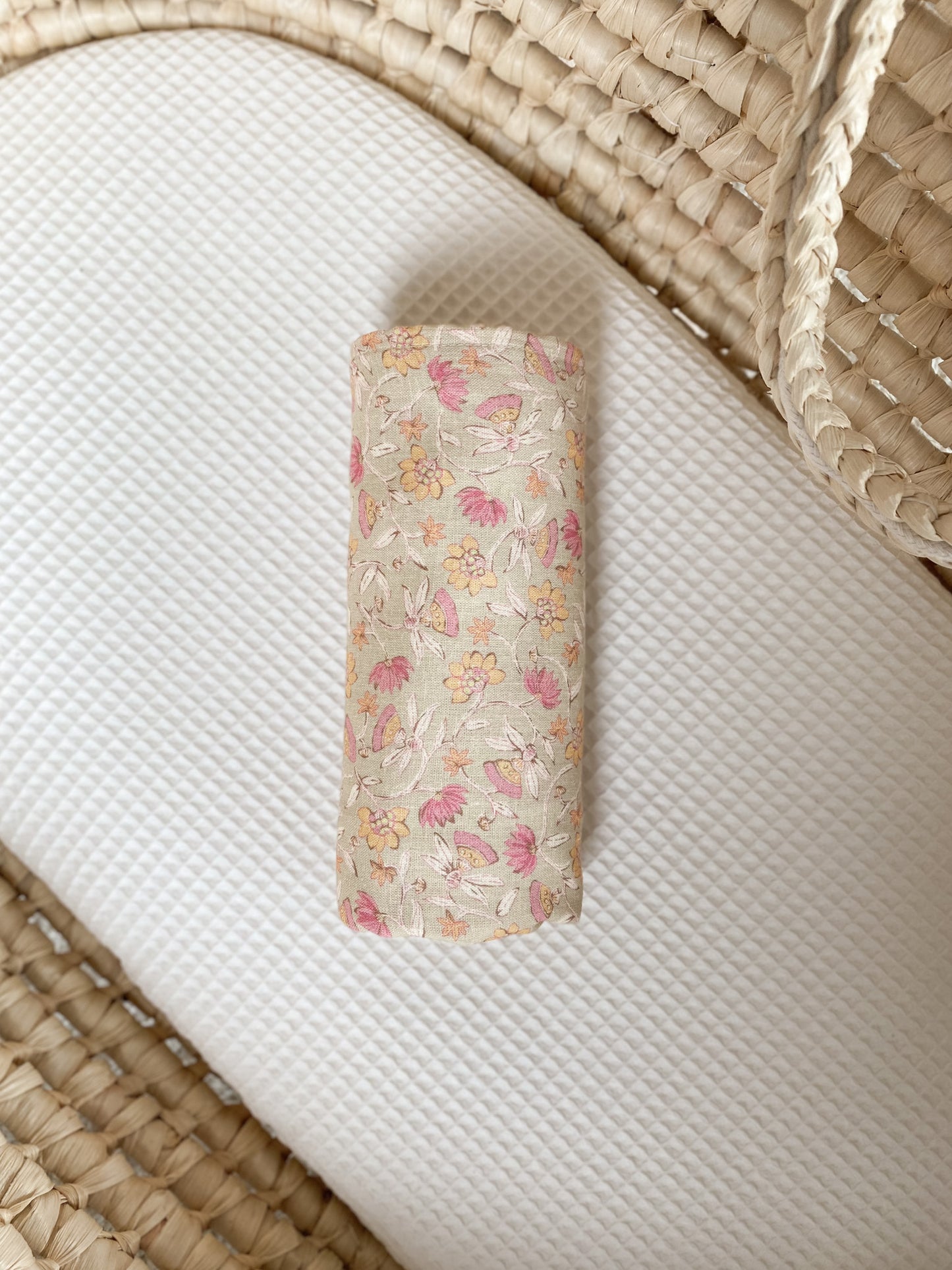 Baby swaddle / linen floral - pistachio