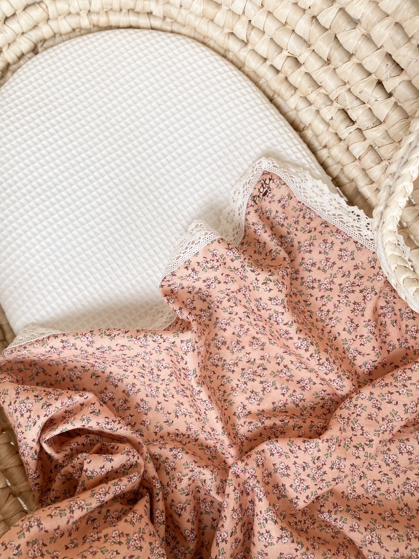 Baby swaddle / little flowers linen - peach