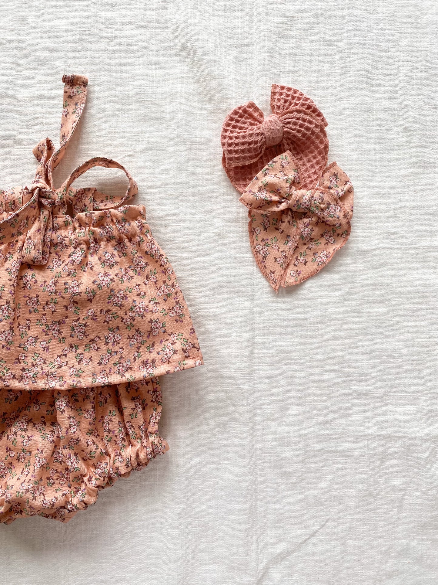 Baby girl top / little flowers - peach