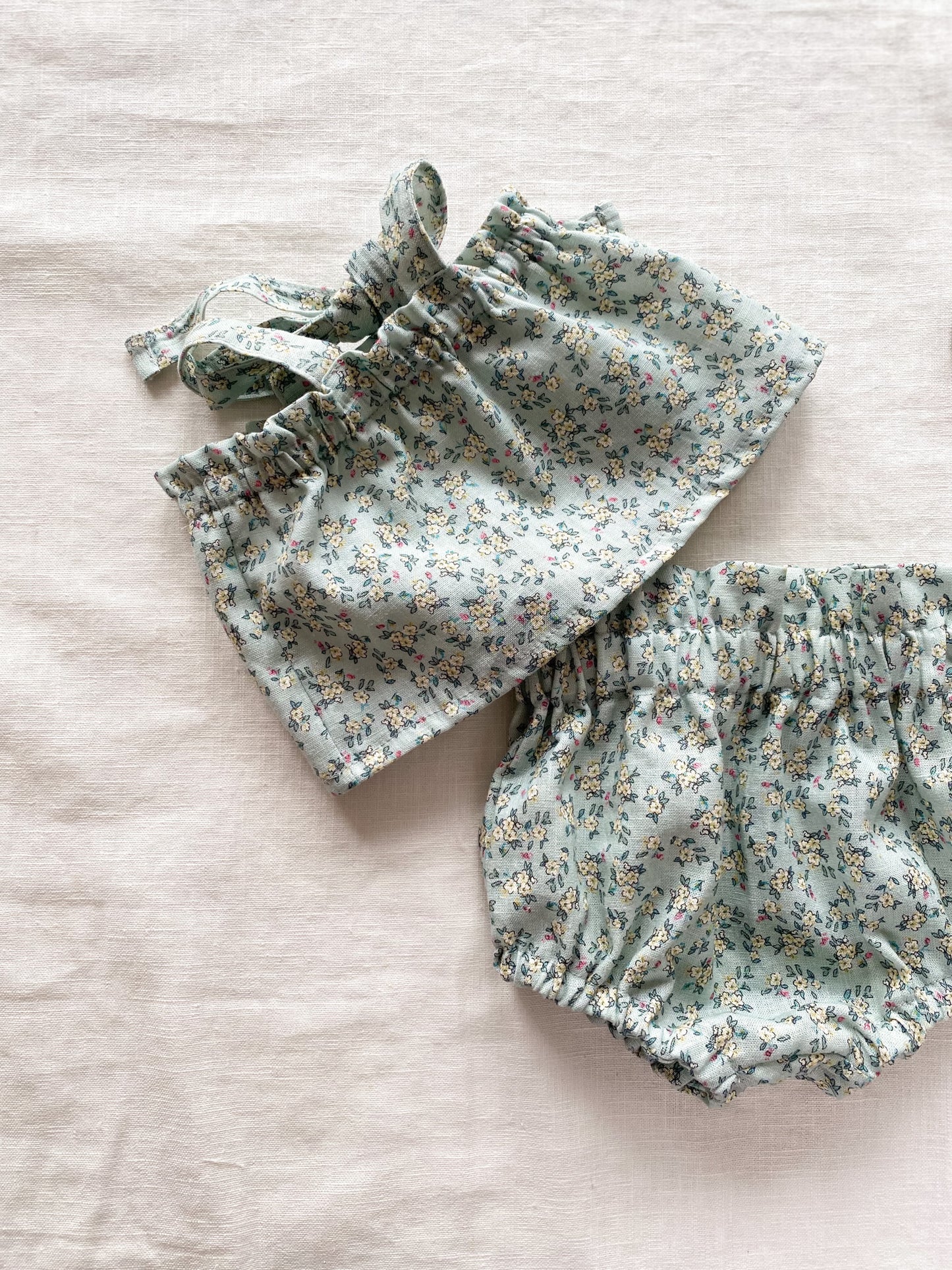 Baby girl top / little flowers - icy blue