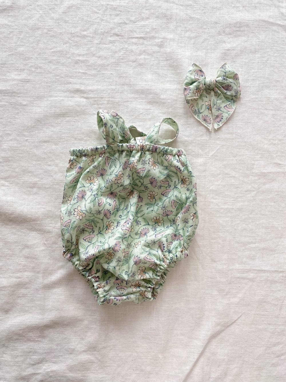 Floral linen romper / mint